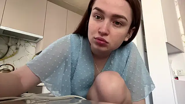 Chloooee online show from May 6, 10:42 am