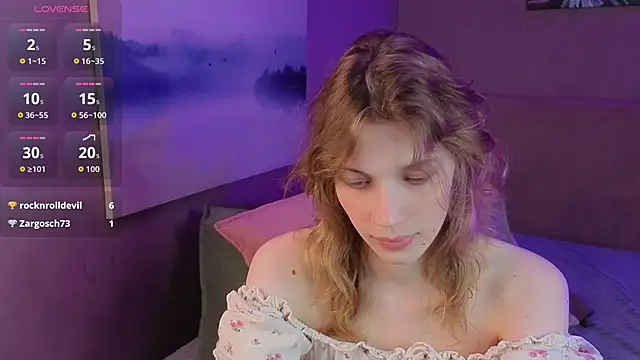 Snapshot of Emily_Cartex chatting on June 17, 5:32 am Emily Cartex online show from June 17, 5:32 am