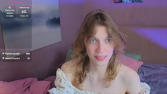 Snapshot of Emily_Cartex chatting on July 3, 5:47 am Emily Cartex online show from July 3, 5:47 am