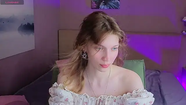 Snapshot of Emily_Cartex chatting on July 10, 5:34 am Emily Cartex online show from July 10, 5:34 am