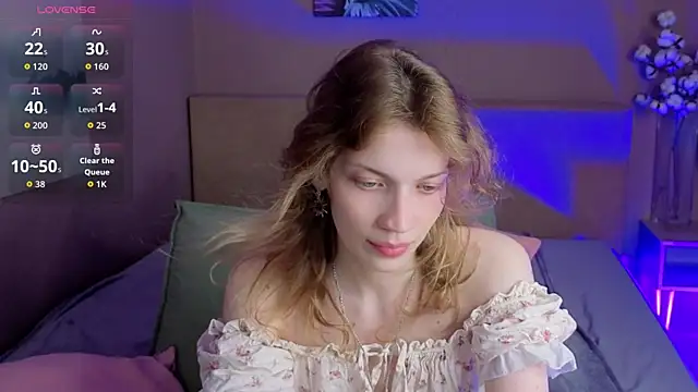 Snapshot of Emily_Cartex chatting on July 11, 5:43 am Emily Cartex online show from July 11, 5:43 am