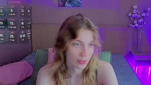 Snapshot of Emily_Cartex chatting on July 17, 5:58 am Emily Cartex online show from July 17, 5:58 am