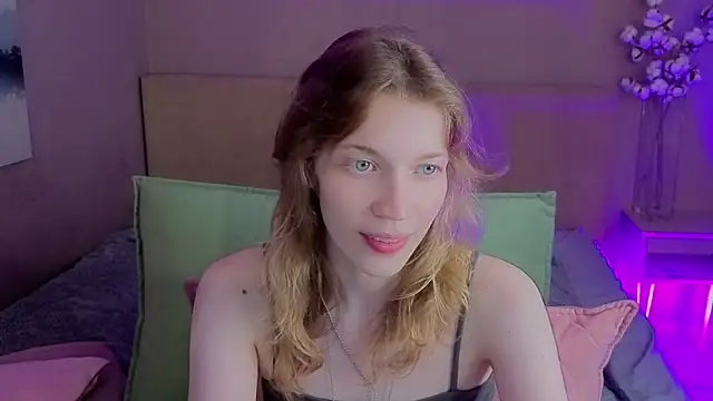 Snapshot of Emily_Cartex chatting on July 18, 5:22 am Emily Cartex online show from July 18, 5:22 am