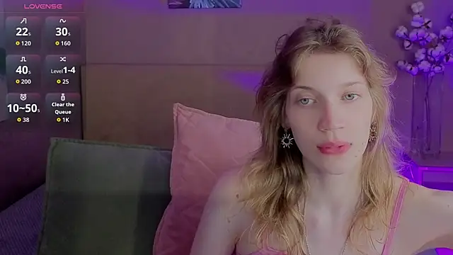 Snapshot of Emily_Cartex chatting on July 19, 5:33 am Emily Cartex online show from July 19, 5:33 am