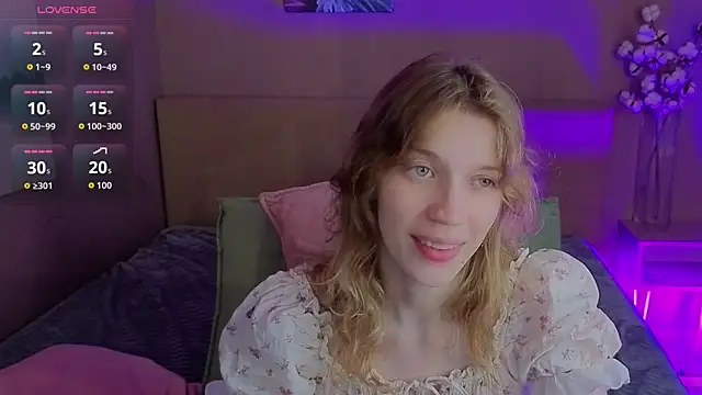 Snapshot of Emily_Cartex chatting on July 21, 8:16 am Emily Cartex online show from July 21, 8:16 am