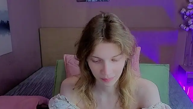Snapshot of Emily_Cartex chatting on July 23, 5:38 am Emily Cartex online show from July 23, 5:38 am
