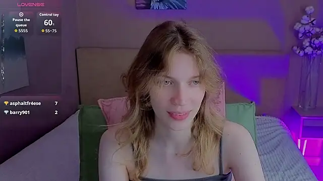 Snapshot of Emily_Cartex chatting on July 25, 6:11 am Emily Cartex online show from July 25, 6:11 am