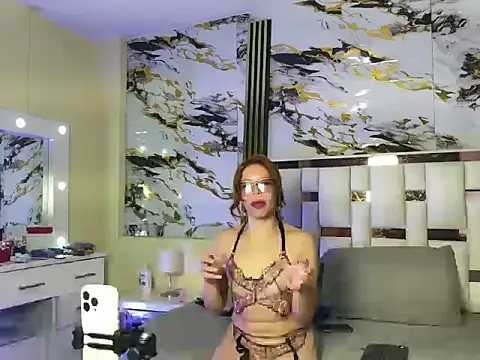 lyra-marco online show from April 26, 8:45 am