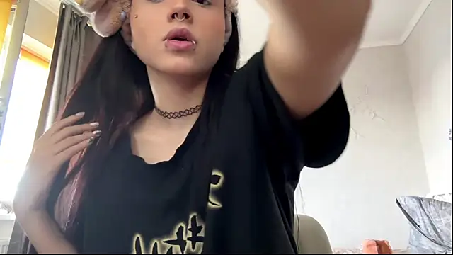 Snapshot of LouisePavlides chatting on May 23, 12:42 pm LouisePavlides online show from May 23, 12:42 pm