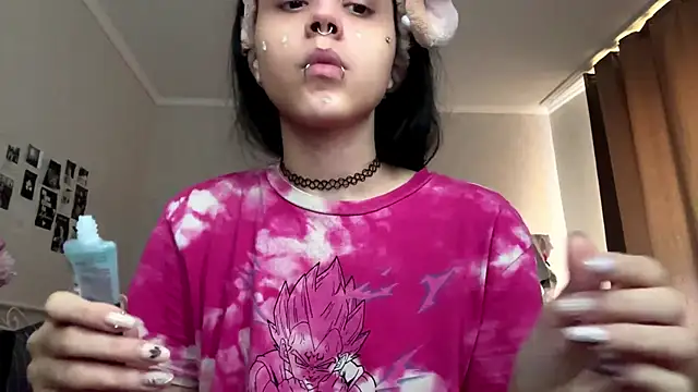 Snapshot of LouisePavlides chatting on June 14, 1:13 pm LouisePavlides online show from June 14, 1:13 pm