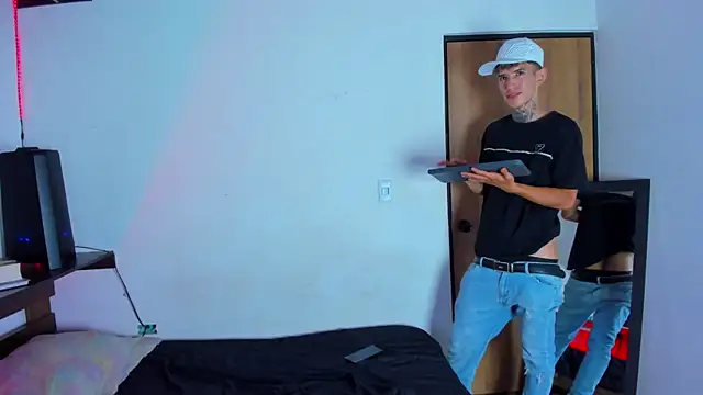 Darwinstark  online show from April 28, 2:27 am