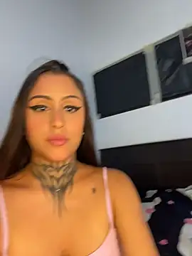 Snapshot of sarah_escobarr_ chatting on May 22, 1:35 am sarah escobarr online show from May 22, 1:35 am