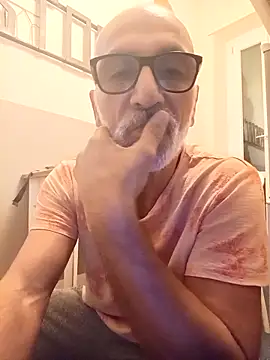 Snapshot of circusmale chatting on April 26, 8:17 pm circusmale online show from April 26, 8:17 pm