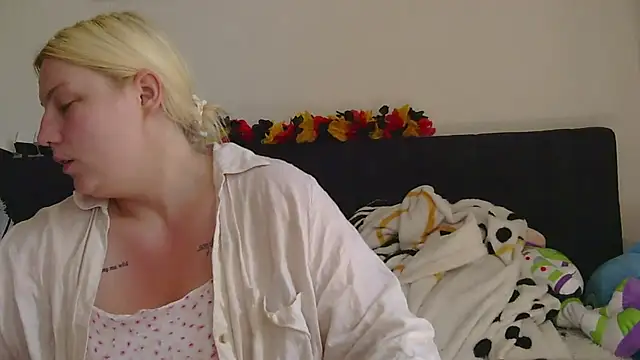Snapshot of josi-420 chatting on June 23, 11:41 am josi-420 online show from June 23, 11:41 am