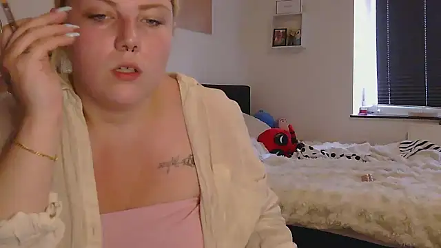 Snapshot of josi-420 chatting on June 30, 11:22 am josi-420 online show from June 30, 11:22 am
