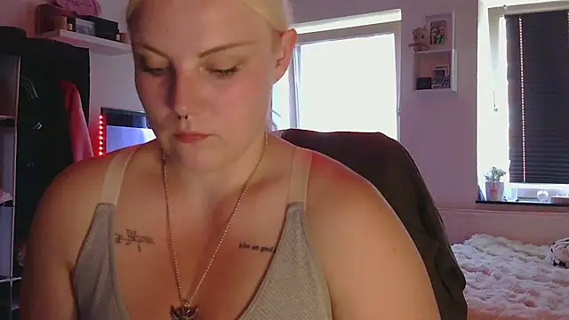 Snapshot of josi-420 chatting on July 16, 6:25 pm josi-420 online show from July 16, 6:25 pm