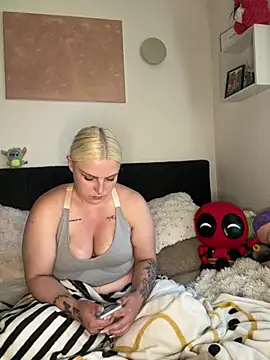 Snapshot of josi-420 chatting on July 17, 6:31 am josi-420 online show from July 17, 6:31 am