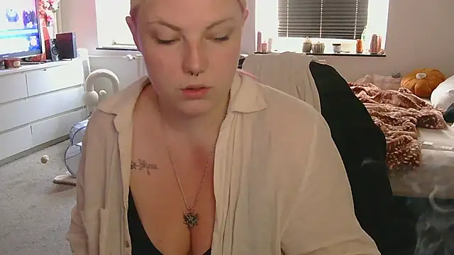 Snapshot of josi-420 chatting on August 1, 8:02 am josi-420 online show from August 1, 8:02 am