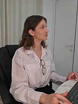 Snapshot of Aria_Alves chatting on July 7, 4:44 pm Aria Alves online show from July 7, 4:44 pm