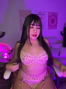 Snapshot of iEmily_ chatting on June 7, 1:10 am iEmily online show from June 7, 1:10 am