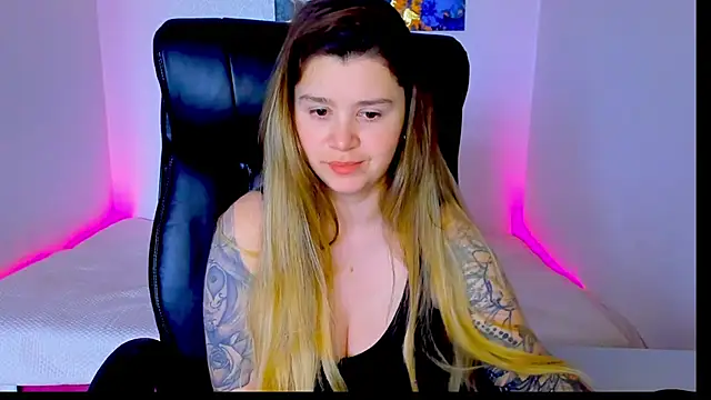 Snapshot of Natali_Secret chatting on May 14, 9:49 am Natali Secret online show from May 14, 9:49 am