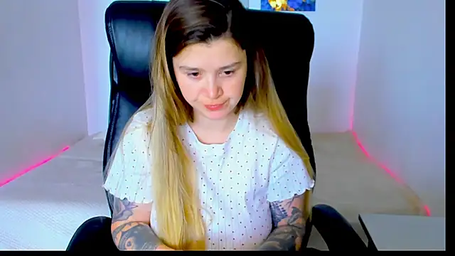 Snapshot of Natali_Secret chatting on May 16, 9:50 am Natali Secret online show from May 16, 9:50 am
