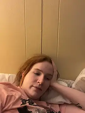 Snapshot of IvelynnMoon chatting on April 27, 12:52 am IvelynnMoon online show from April 27, 12:52 am