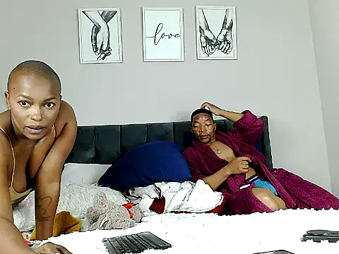 Snapshot of Matic_and_LaToyah chatting on May 18, 10:26 pm Matic and LaToyah online show from May 18, 10:26 pm