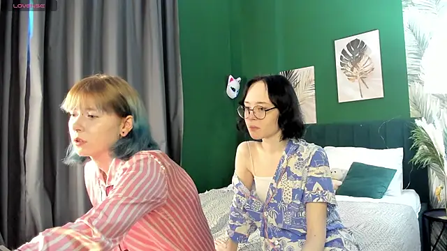 Lilac-Muse online show from May 18, 3:24 am