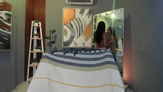 Snapshot of Kiara_Curls chatting on June 18, 12:20 pm Kiara Curls online show from June 18, 12:20 pm