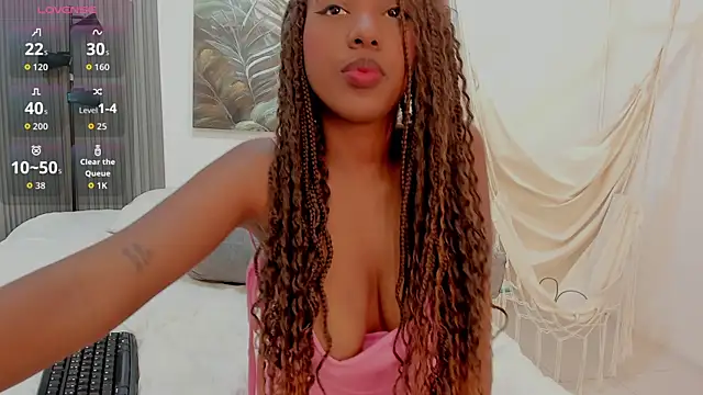 Snapshot of Kiara_Curls chatting on July 28, 12:48 pm Kiara Curls online show from July 28, 12:48 pm
