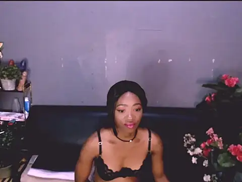 Snapshot of LolaSavageXO chatting on May 15, 8:21 am LolaSavageXO online show from May 15, 8:21 am