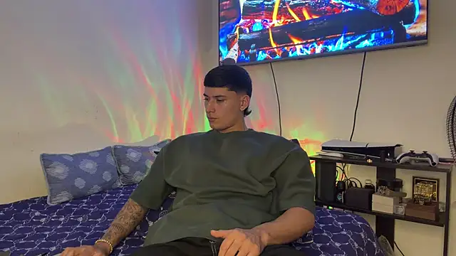 Snapshot of SexxxySquirterStev777 chatting on July 6, 3:03 pm SexxxySquirterStev777 online show from July 6, 3:03 pm