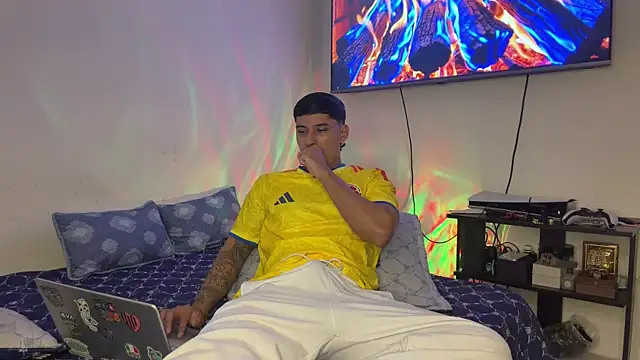 Snapshot of SexxxySquirterStev777 chatting on July 7, 1:04 pm SexxxySquirterStev777 online show from July 7, 1:04 pm