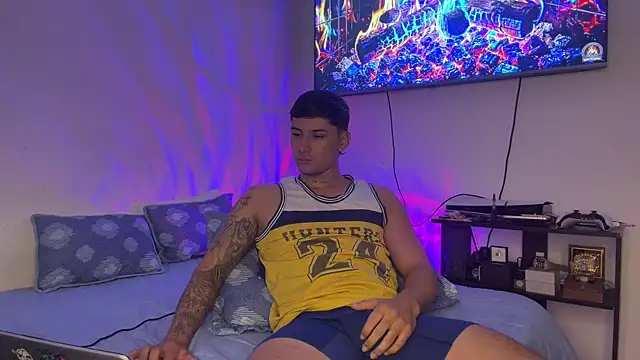 Snapshot of SexxxySquirterStev777 chatting on July 15, 9:36 am SexxxySquirterStev777 online show from July 15, 9:36 am