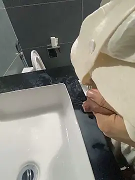 couple mei online show from April 29, 4:22 pm