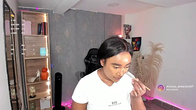 Snapshot of alessia_anderson chatting on October 28, 9:39 pm alessia anderson online show from October 28, 9:39 pm