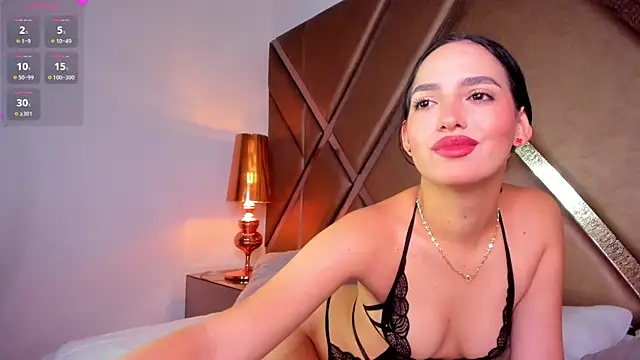 scarlethcollins  online show from June 26, 11:58 am