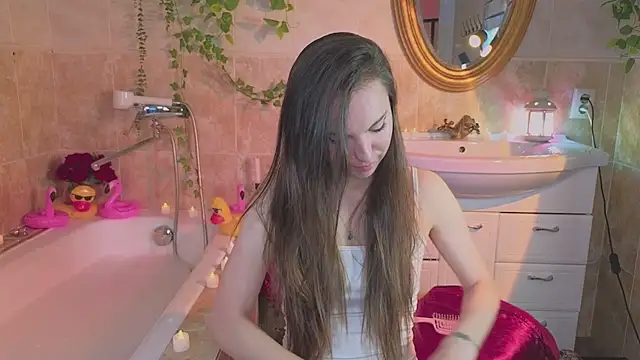 Snapshot of Alice-Lidel chatting on July 31, 5:51 am Alice-Lidel online show from July 31, 5:51 am