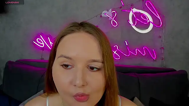 Emmaa Kimm online show from June 7, 12:59 am