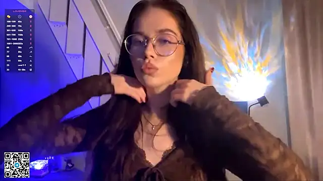 MelanieHale online show from May 1, 4:11 pm