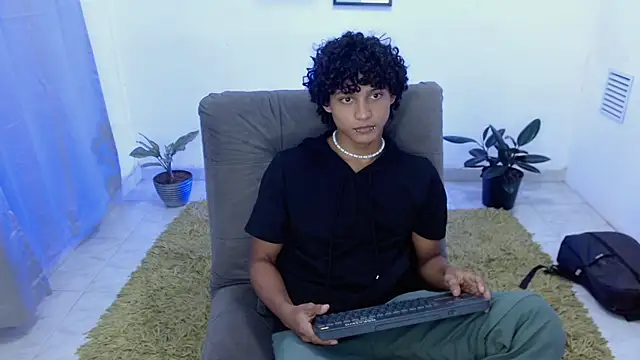 Snapshot of hades_derox_ chatting on May 26, 12:17 am hades derox online show from May 26, 12:17 am