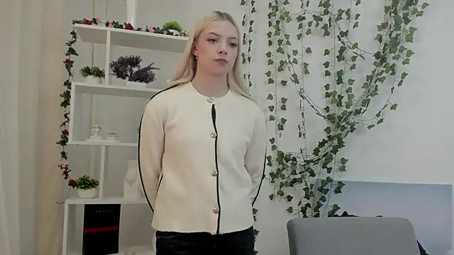 AmandaTrousdale online show from April 29, 12:31 pm