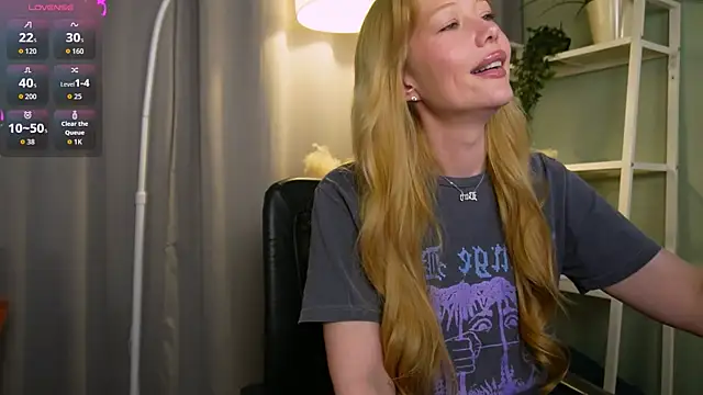 Snapshot of _Mila_Luna_ chatting on May 8, 9:20 pm Mila Luna online show from May 8, 9:20 pm