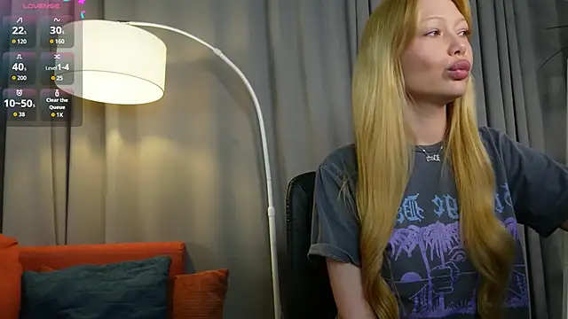 Snapshot of _Mila_Luna_ chatting on May 29, 9:02 pm Mila Luna online show from May 29, 9:02 pm