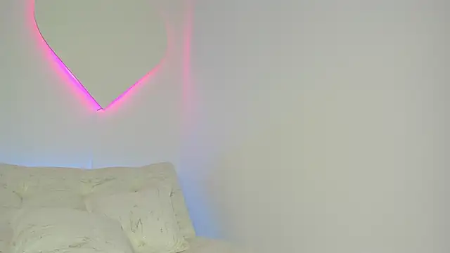 LiaCampbell  online show from May 8, 10:37 pm