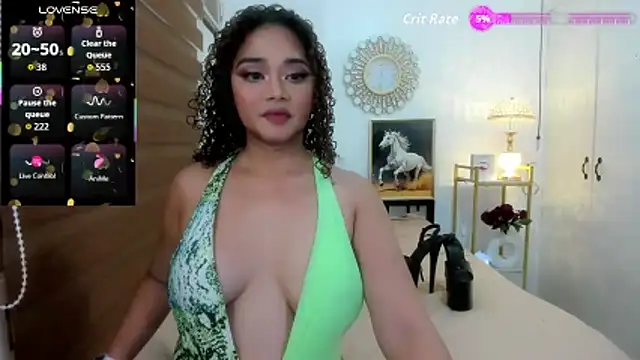 Snapshot of curly_tops69 chatting on June 14, 4:03 am curly tops69 online show from June 14, 4:03 am