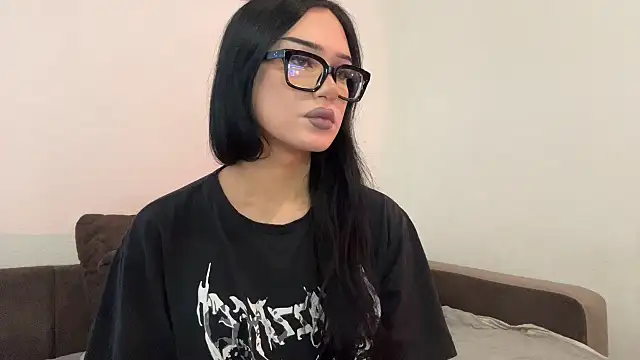 Snapshot of MiaTransDoll chatting on June 8, 6:47 am MiaTransDoll online show from June 8, 6:47 am
