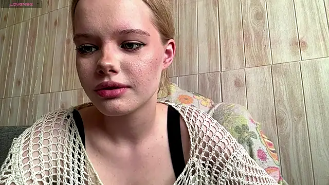 Snapshot of Malinwitch chatting on June 25, 2:10 pm Malinwitch online show from June 25, 2:10 pm