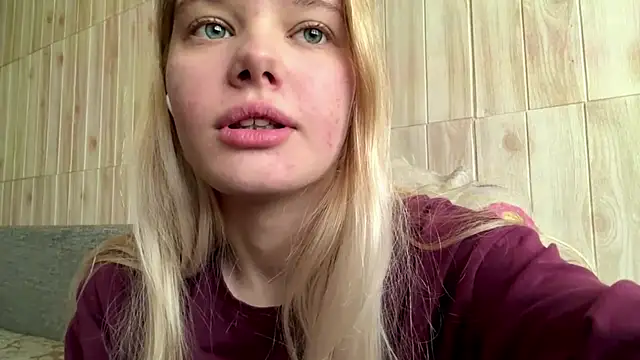 Snapshot of Malinwitch chatting on July 2, 4:40 am Malinwitch online show from July 2, 4:40 am